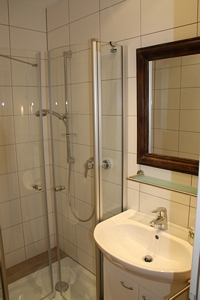 Waschbecken & Dusche